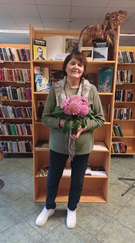 Tikšanās ar rakstnieci un dzejnieci Ziedīti Kalnu. 